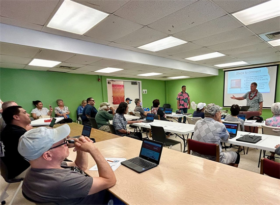 Congressman Case visiting a computer class at Kaimuki Public Library